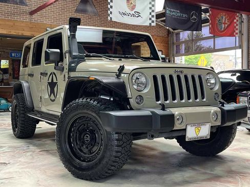 Used 2018 Jeep Wrangler Unlimited Sahara w/ Mopar Chrome Edition Group AWD/4WD image 4