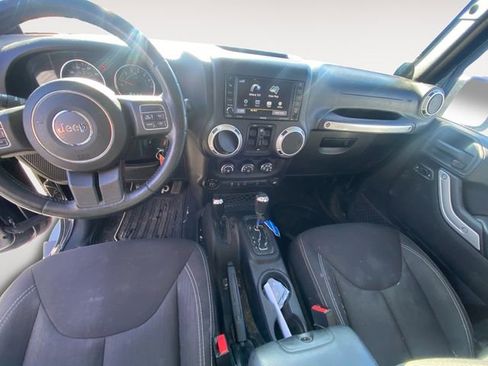 Used 2014 Jeep Wrangler Unlimited Sahara w/ Connectivity Group image 10