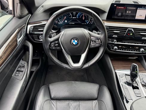 Used 2019 BMW 530e w/ Premium Package image 7
