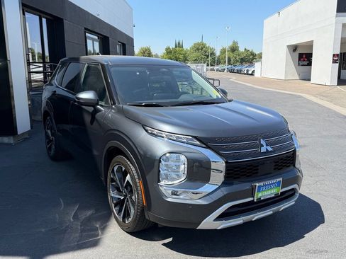 Used 2024 Mitsubishi Outlander SE AWD/4WD image 2