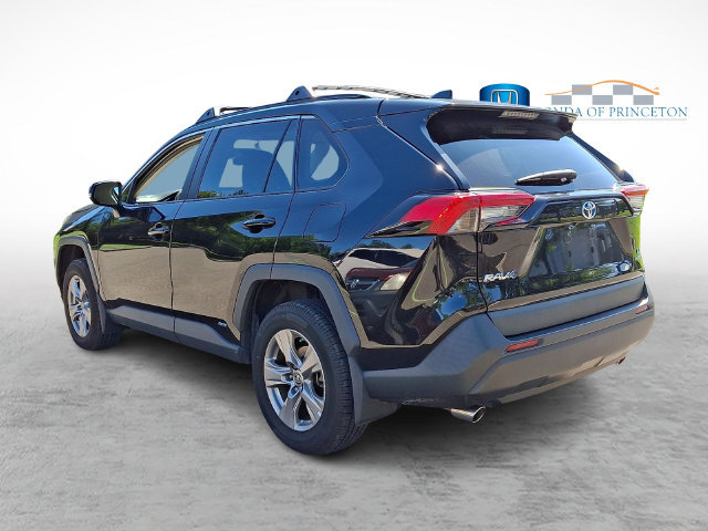 Used 2024 Toyota RAV4 LE AWD/4WD image 4