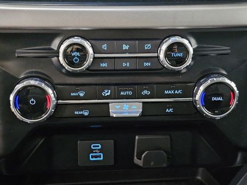 Used 2024 Ford F150 XLT AWD/4WD image 19
