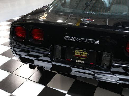 Used 1990 Chevrolet Corvette ZR-1 RWD image 24