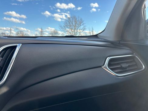 Used 2021 Chevrolet Equinox LT image 35