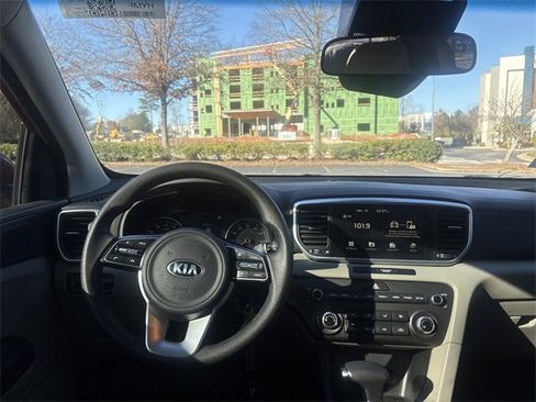 Used 2022 Kia Sportage LX image 9