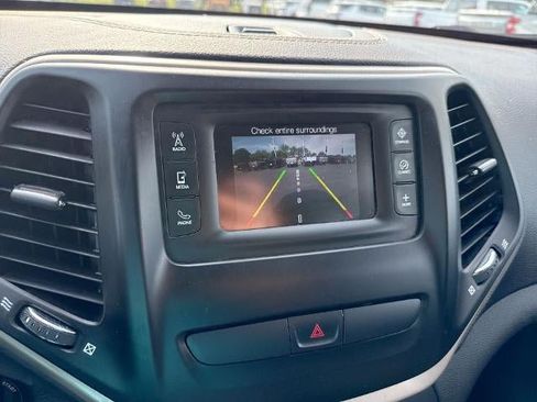 Used 2016 Jeep Cherokee Latitude AWD/4WD image 15