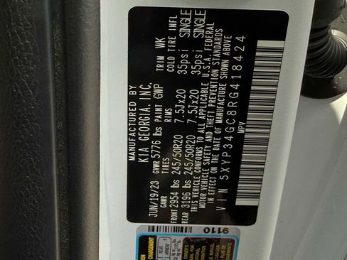 Used 2024 Kia Telluride EX w/ EX Captain's Chair Package image 37