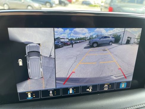 Used 2021 Chevrolet Suburban Premier w/ Premium Package AWD/4WD image 17