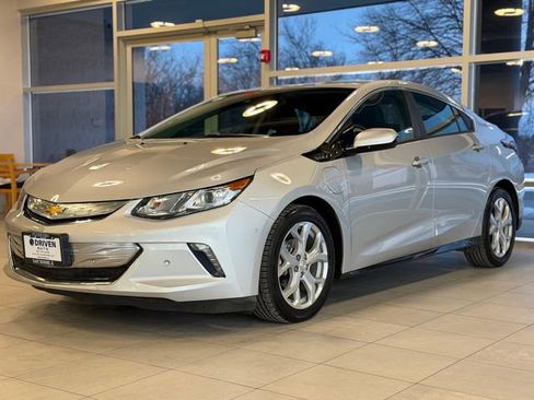 Used 2017 Chevrolet Volt Premier w/ Driver Confidence II Package image 5