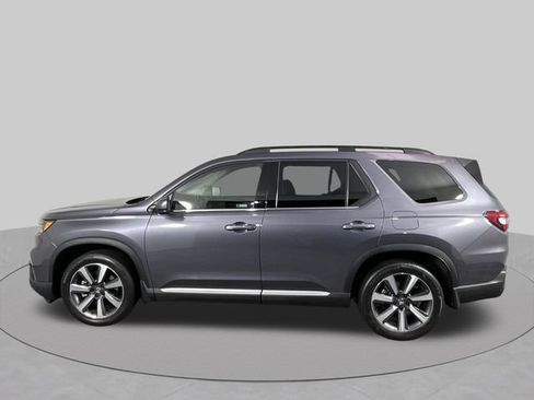 Used 2024 Honda Pilot Touring image 13