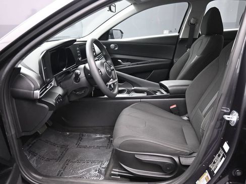 Certified 2021 Hyundai Elantra SE FWD image 18