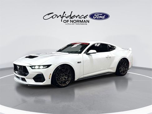 Used 2025 Ford Mustang GT Premium w/ GT Performance Package image 4