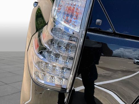 Used 2023 Lexus GX 460 Luxury w/ Accessory Package AWD/4WD image 29