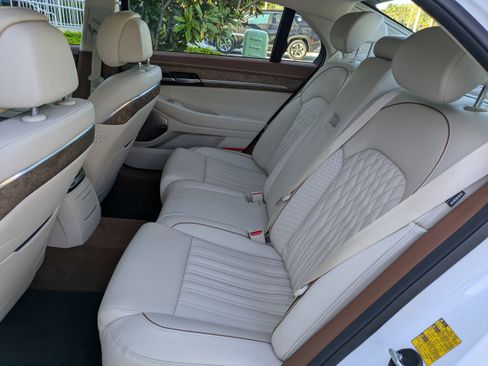 Used 2020 Genesis G90 3.3T Premium image 15