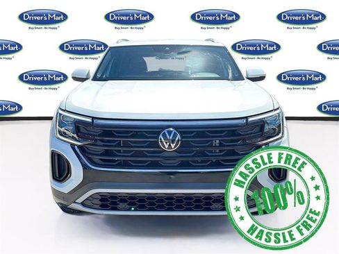 Used 2025 Volkswagen Atlas Cross Sport SE FWD image 2