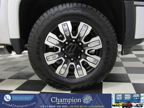 Used 2024 GMC Sierra 2500 Denali w/ Denali Reserve Package AWD/4WD image 3