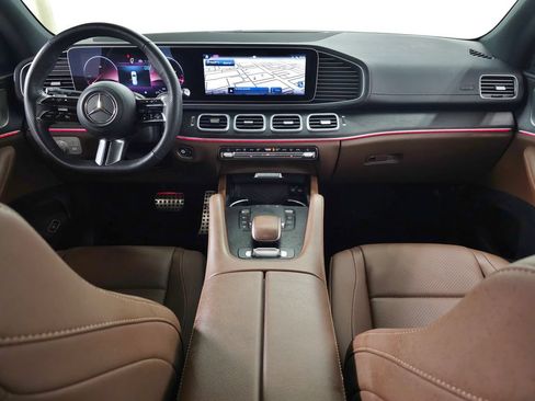 Used 2024 Mercedes-Benz GLS 450 4MATIC image 12