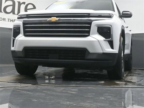 Used 2025 Chevrolet Traverse LT image 54