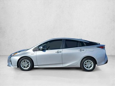 Used 2017 Toyota Prius Two w/ Carpet Mat Package FWD image 9