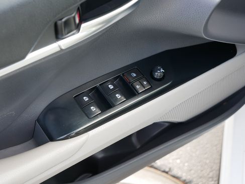 Used 2019 Toyota Camry SE FWD image 19