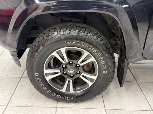 Used 2018 Toyota Tacoma TRD Sport AWD/4WD image 40