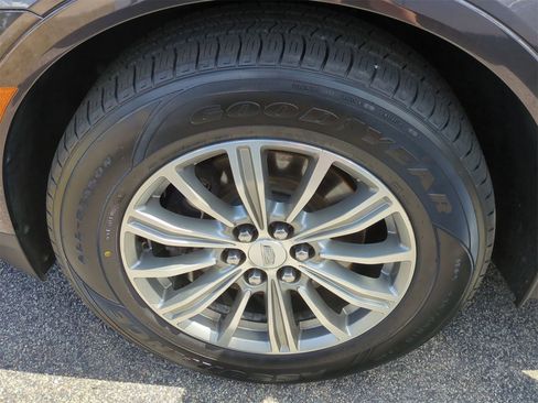 Certified 2018 Cadillac XT5 Luxury w/ Driver Awareness Package image 10