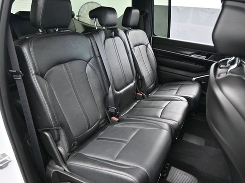 Used 2023 Jeep Wagoneer Series III w/ Preferred Equipment Group image 46