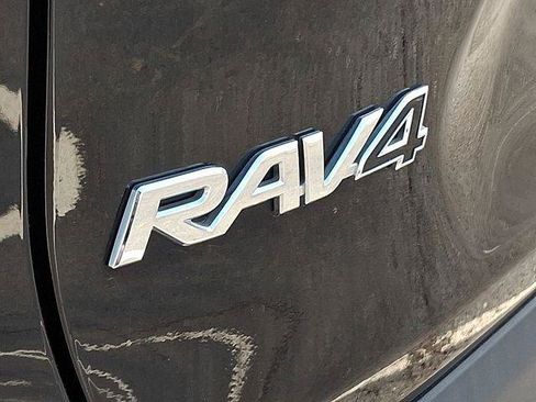 Certified 2021 Toyota RAV4 LE AWD/4WD image 18