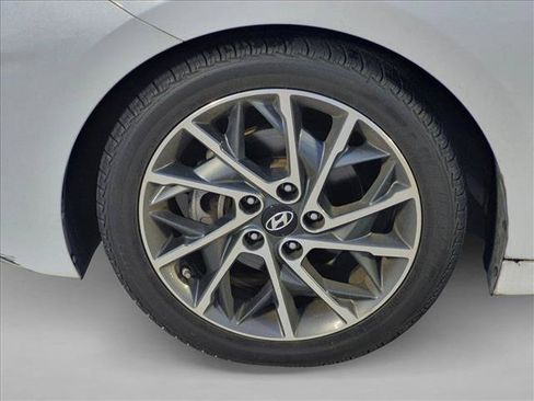 Used 2019 Hyundai Elantra Limited w/ Cargo Package FWD image 8