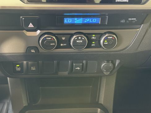 Used 2022 Toyota Tacoma SR5 w/ Technology Package RWD image 26