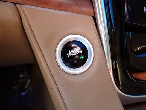 Used 2017 Cadillac Escalade Platinum AWD/4WD image 25