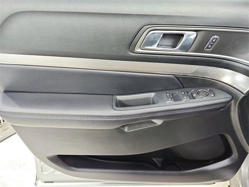 Used 2018 Ford Explorer XLT w/ Equipment Group 202A image 32