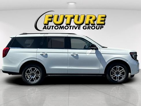 Certified 2025 Ford Expedition Active AWD/4WD image 2