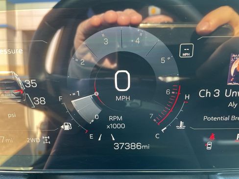 Used 2025 GMC Terrain Elevation image 17