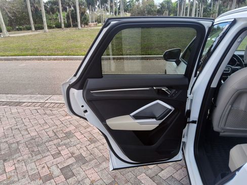 Used 2023 Audi Q3 2.0T Premium w/ Convenience Package image 31