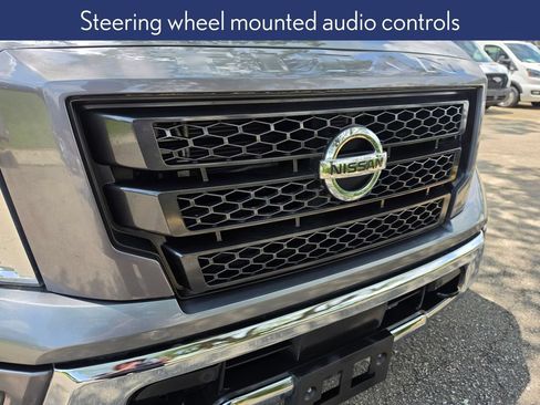 Used 2021 Nissan Titan SV w/ SV Convenience Package AWD/4WD image 16