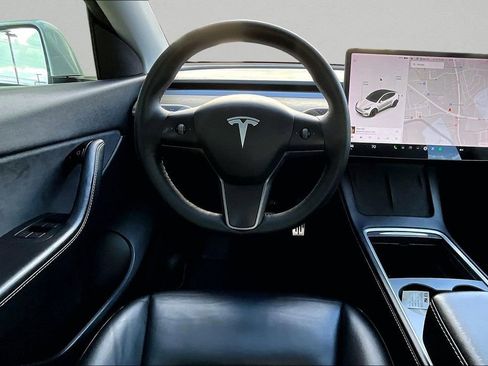 Used 2021 Tesla Model Y Long Range image 9