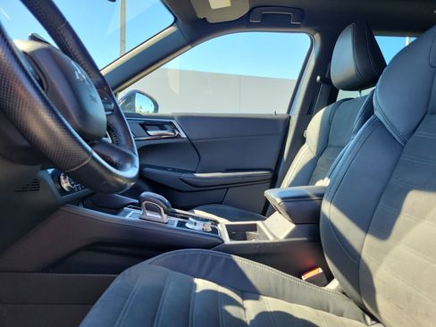 Used 2022 Mitsubishi Outlander SE image 16