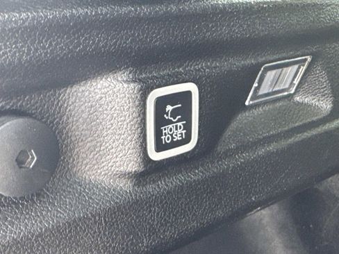 Used 2023 Jeep Grand Cherokee L Laredo image 14