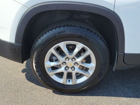 Used 2023 Chevrolet Traverse LS FWD image 7
