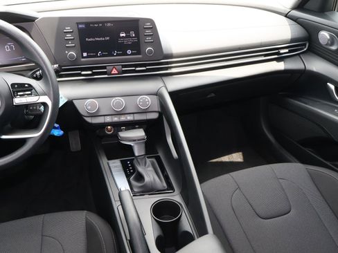 Certified 2026 Hyundai Elantra SE FWD image 11