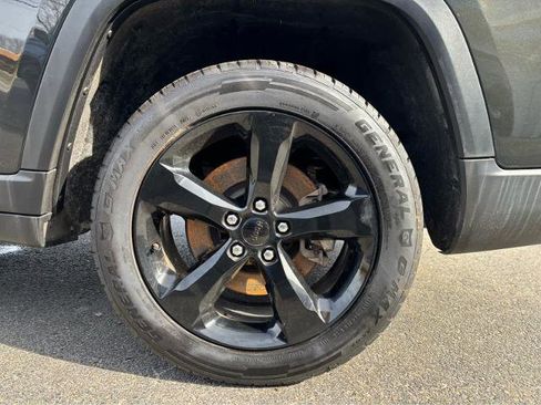 Used 2023 Jeep Grand Cherokee L Limited w/ Trailer Tow Group (B) image 4