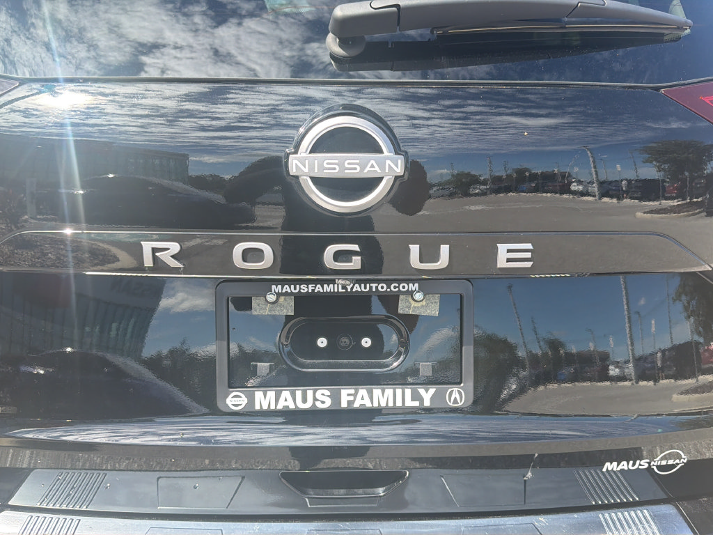 Certified 2025 Nissan Rogue SV w/ SV Premium Package FWD image 17