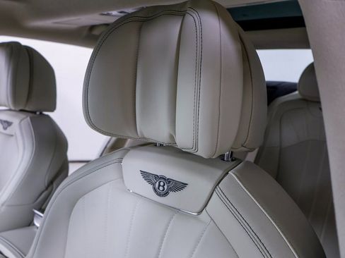 Used 2024 Bentley Flying Spur V8 image 14