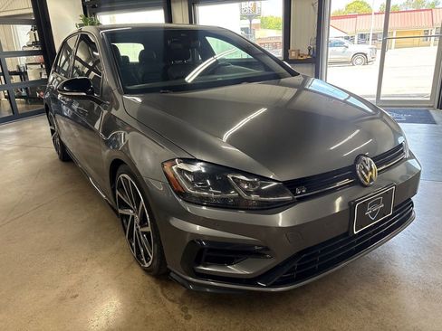 Used 2018 Volkswagen Golf R 4-Door AWD/4WD image 16