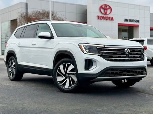 Used 2024 Volkswagen Atlas SE image 2