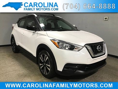 Used 2019 Nissan Kicks SV w/ Exterior Package image 1