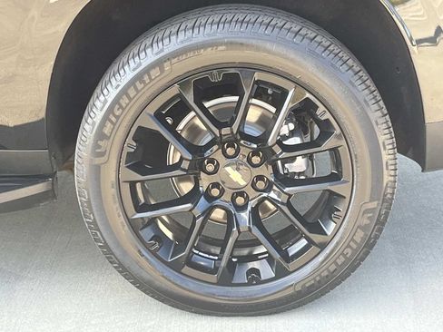 Used 2022 Chevrolet Suburban High Country AWD/4WD image 11