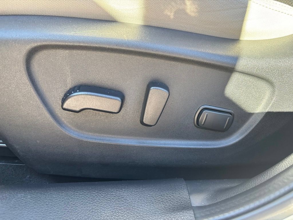 Used 2019 Nissan Rogue Sport SV w/ All-Weather Package AWD/4WD image 18