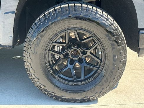 Used 2021 Chevrolet Silverado 1500 LT Trail Boss w/ Convenience Package II AWD/4WD image 11